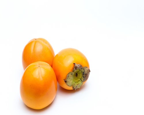 Seseorang berjalan kaki ringan di lingkungan yang asri